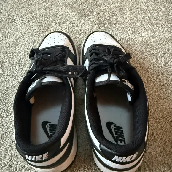 Nike Classic Black and White Low-Tops - Picture 4 of 6